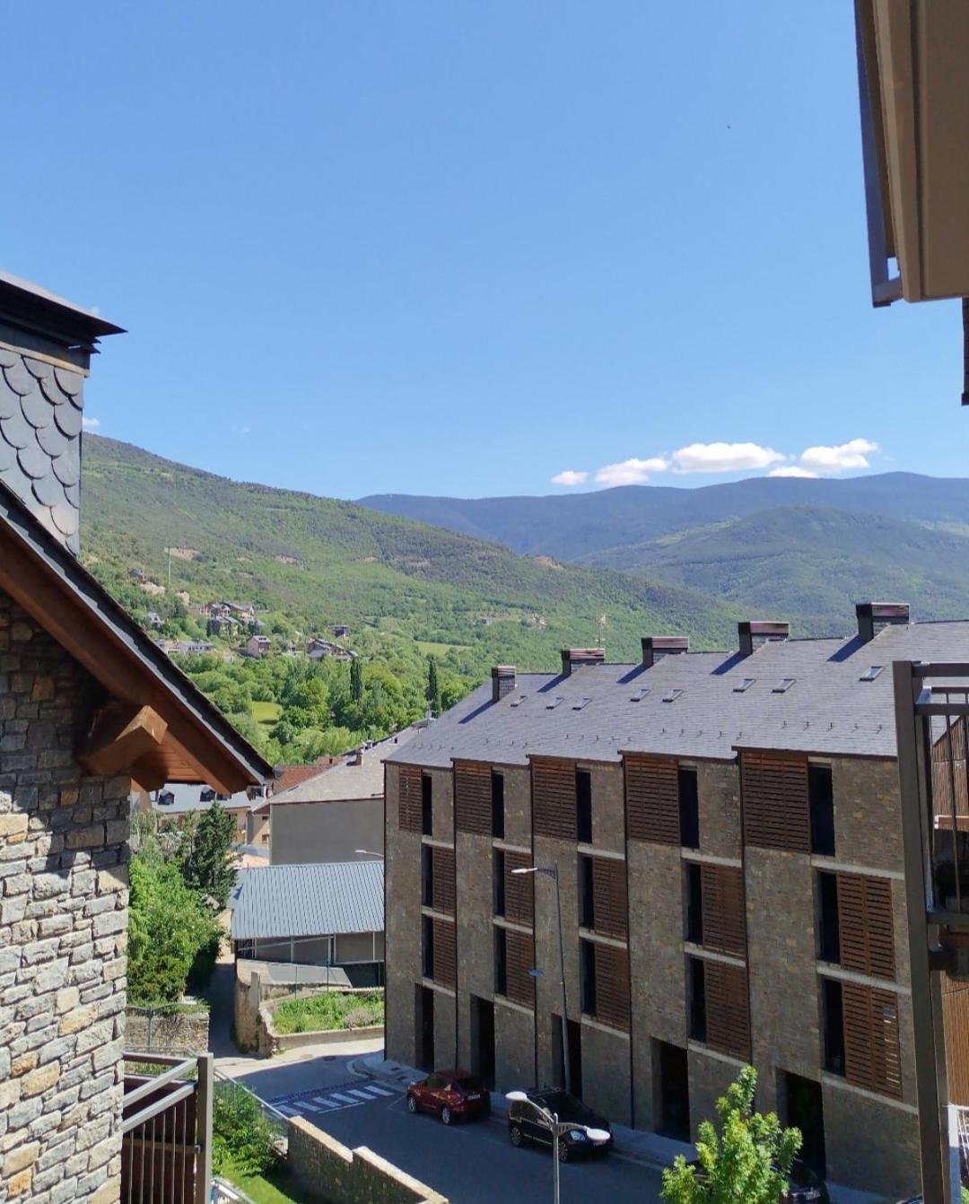 Pirineus Apartment *